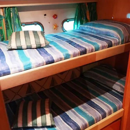 Botel Yacht
