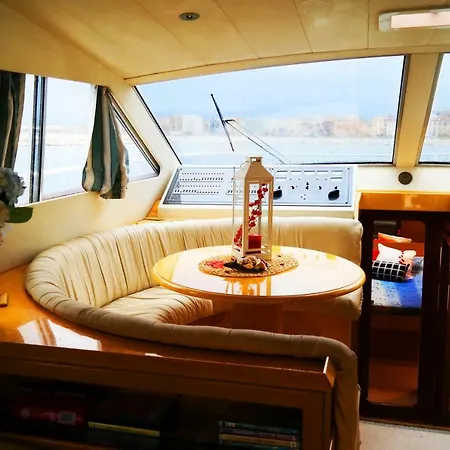 Yacht Botel