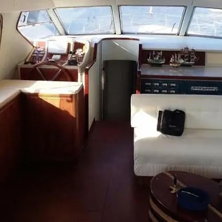 Yacht Botel