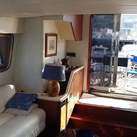 Botel Yacht 3*